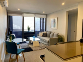 Governor Luxe 1 BR Apartment in the heart of Barton WiFi Netflix Gym Wine Secure Parking Canberra